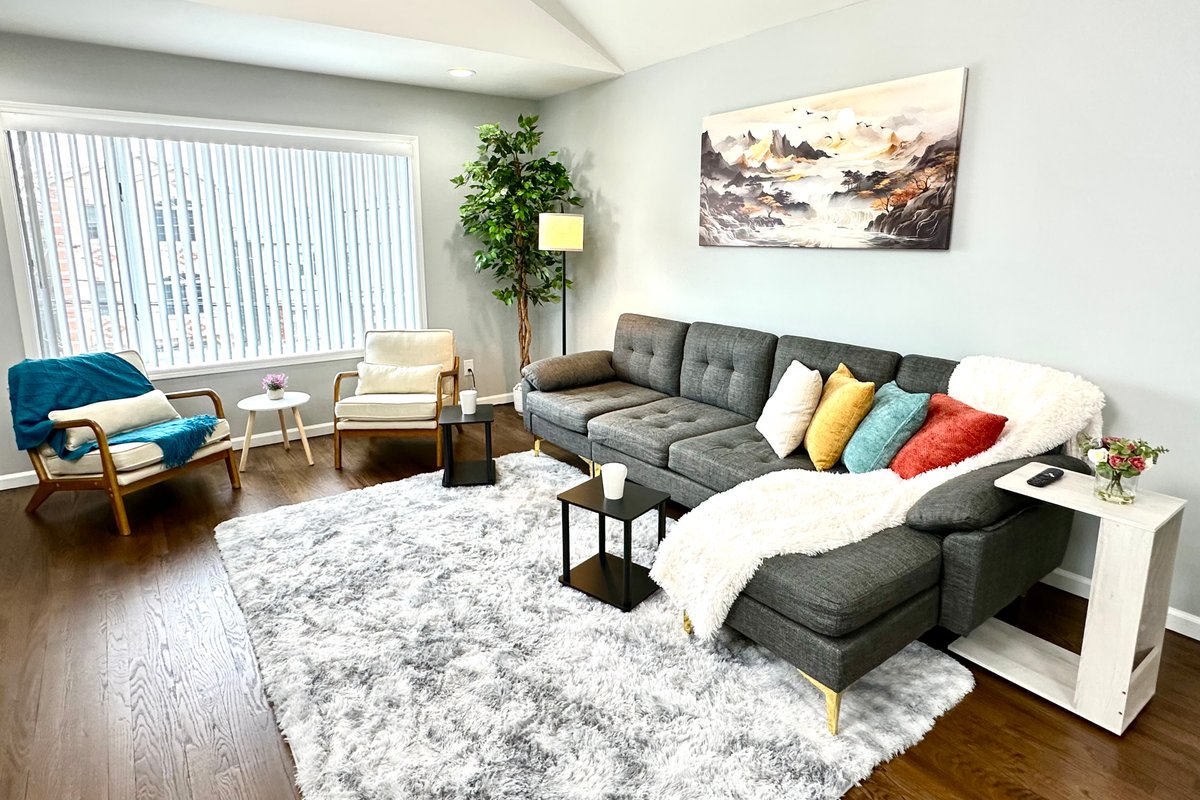 Modern Cozy 3BR Skylight FREE Parking mins to NYC!