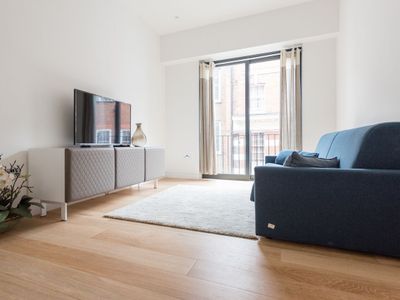 Spectacular 2 Bedroom in Trafalgar Sq
