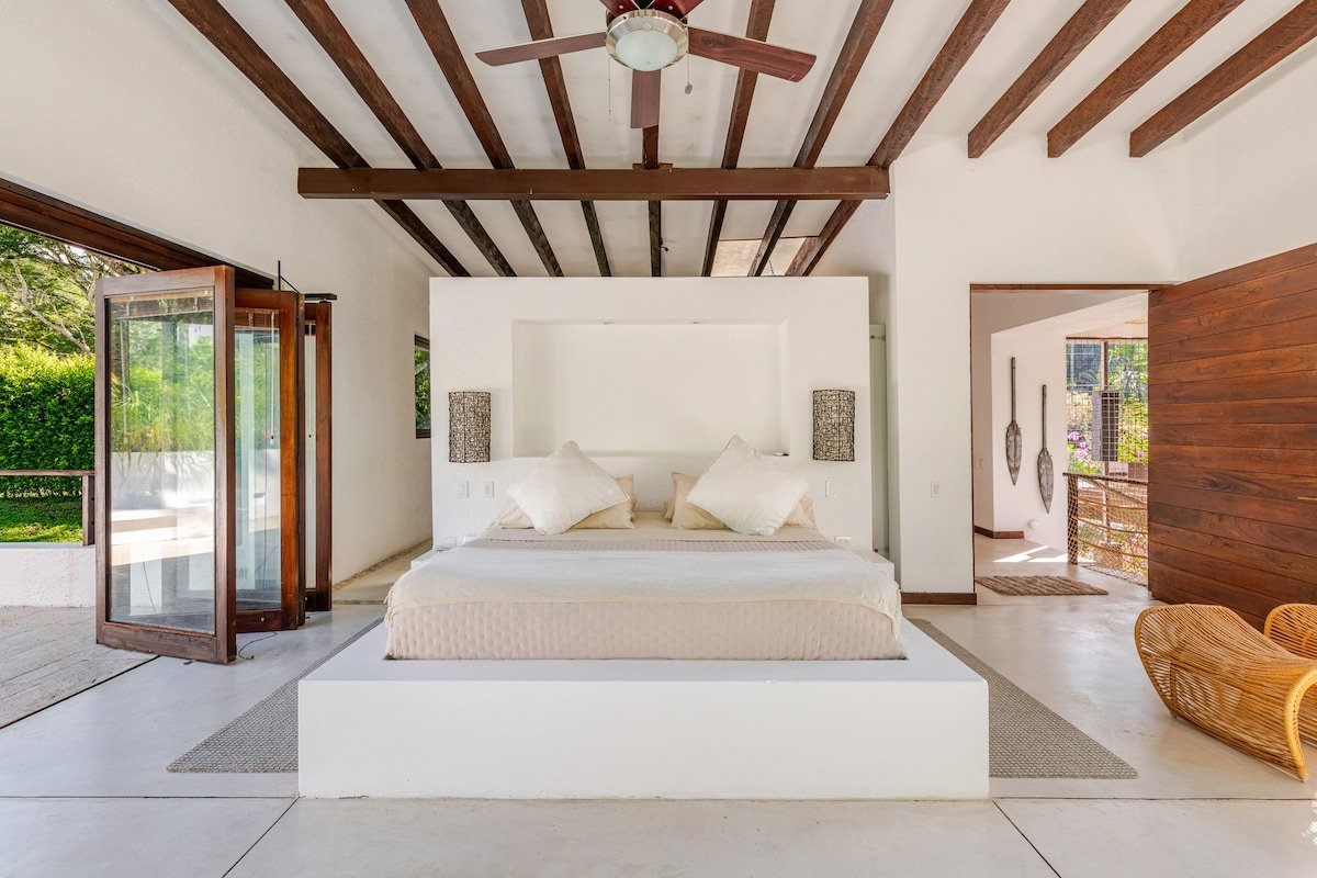 Med001 – Luxury villa with pool near Medellin gallery image 2