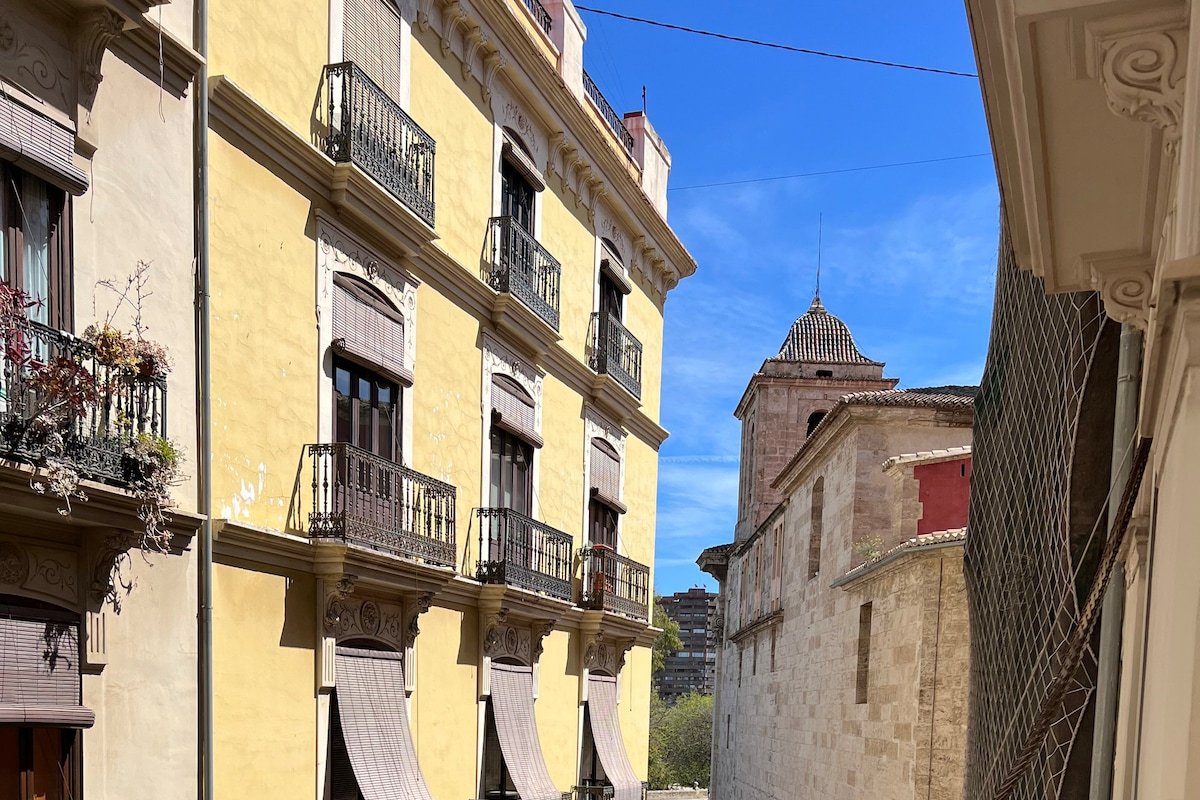 Charming Historic Flat in Central Valencia gallery image 3