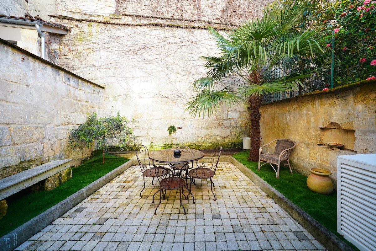 Bel immeuble 250m2 + cour en hyper-centre Bordeaux gallery image 4