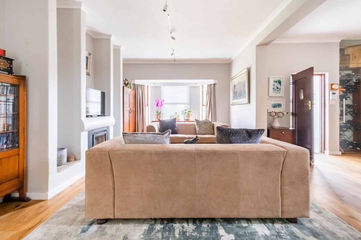 Eclectic Family Home near Wineries gallery image 5