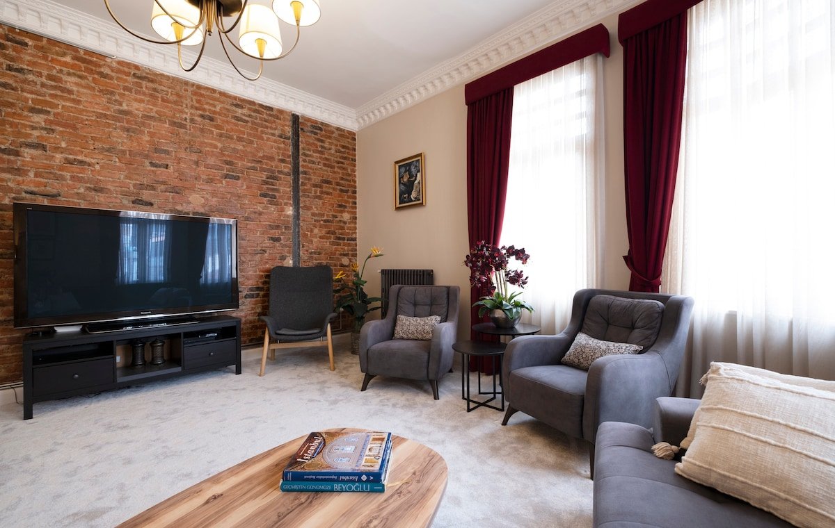 Beautiful Historical Flat in the Heart of Beyoglu gallery image 5