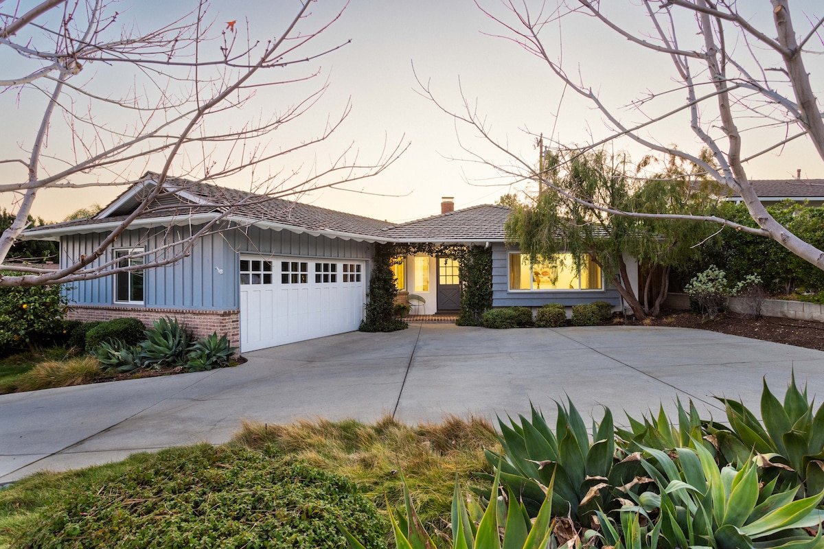 Modern LA Oasis/Pool/Firepit/King/Soakingtub gallery image 4