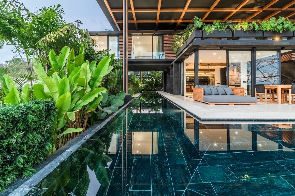 Nalani | Luxe- Semi Olympic Pool & Beach Access