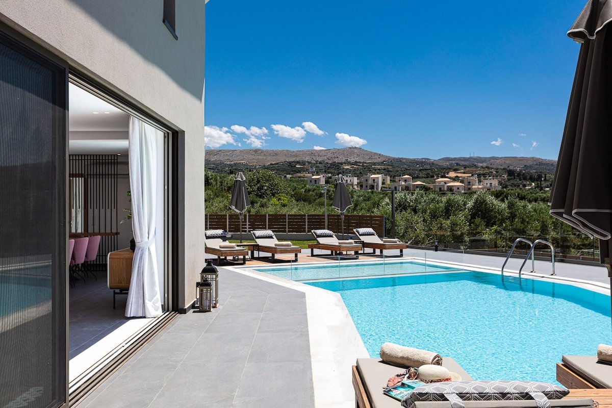 TreeTop Villa I, Views, Pool & Family Escape gallery image 2