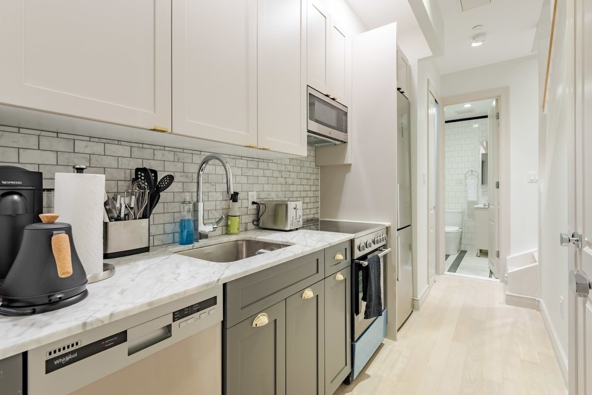 Salisbury I by RoveTravel | 4BR Apt. in Lenox Hill gallery image 4