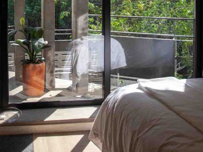 Discover Roma | 2BR | Balcony