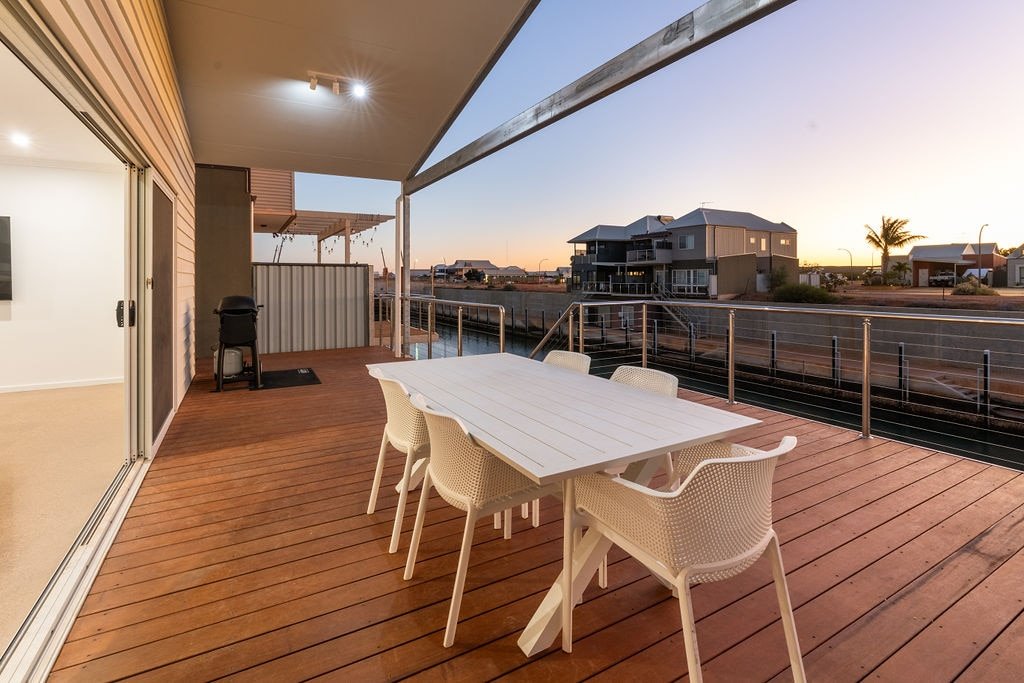 Exmouth Retreat -3×3 on the canal gallery image 4