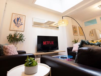 Spacious two-bed apartment 100m from Trafalgar sqr