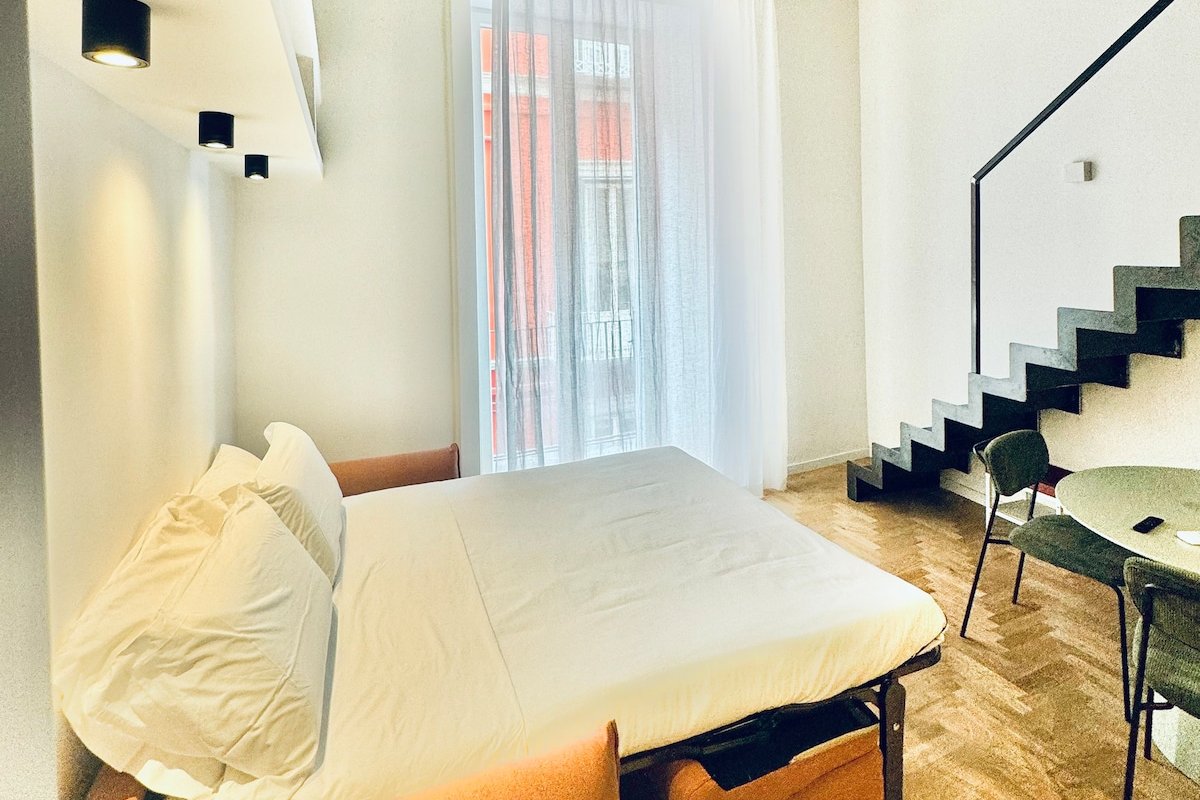 Alma de Chiaja – Prestigious Duplex with balconies gallery image 3