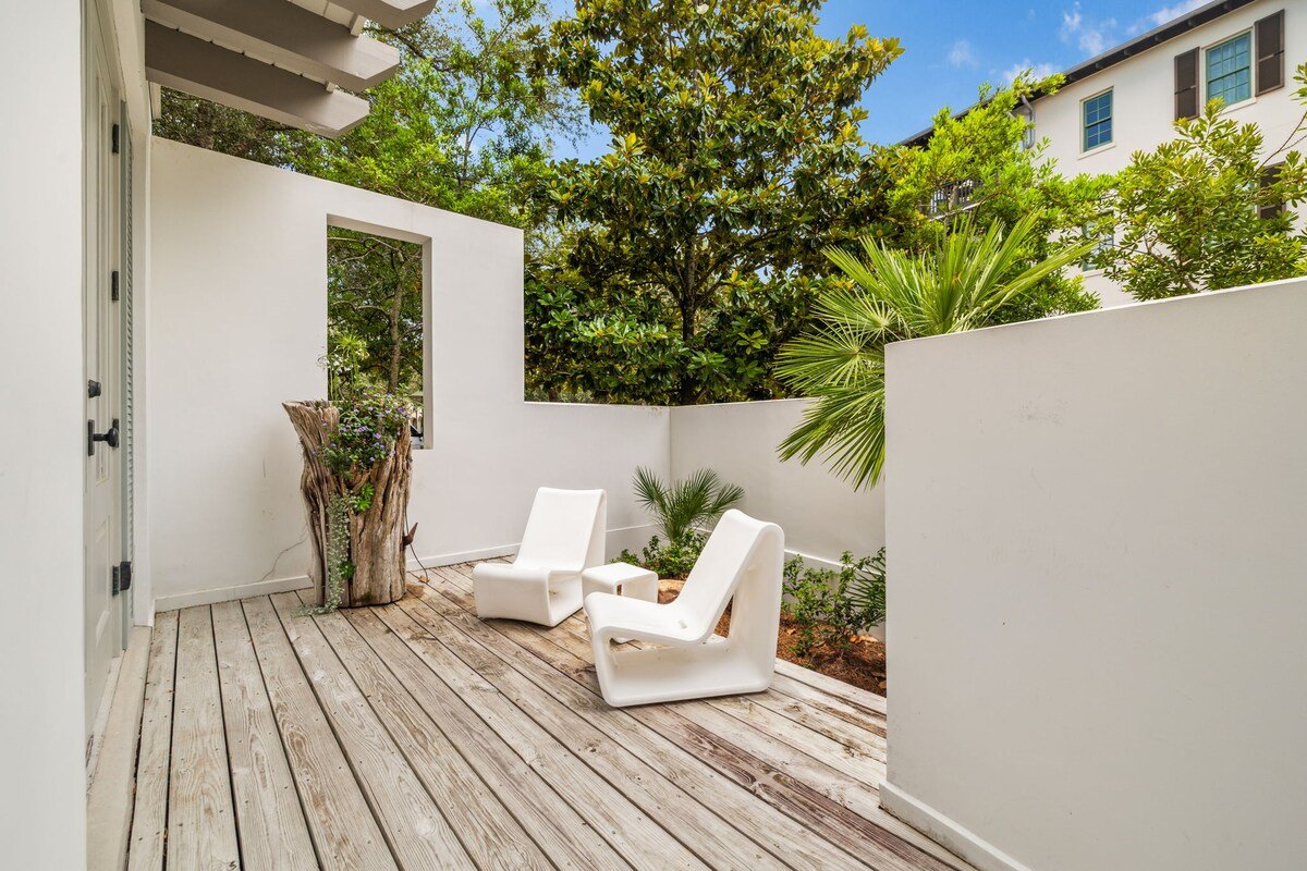 Updated Home Steps from Barrett Square w/Park View gallery image 3