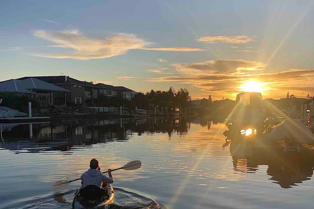 Pet Friendly & Solar Heated Pool- Canal front Home gallery image 4