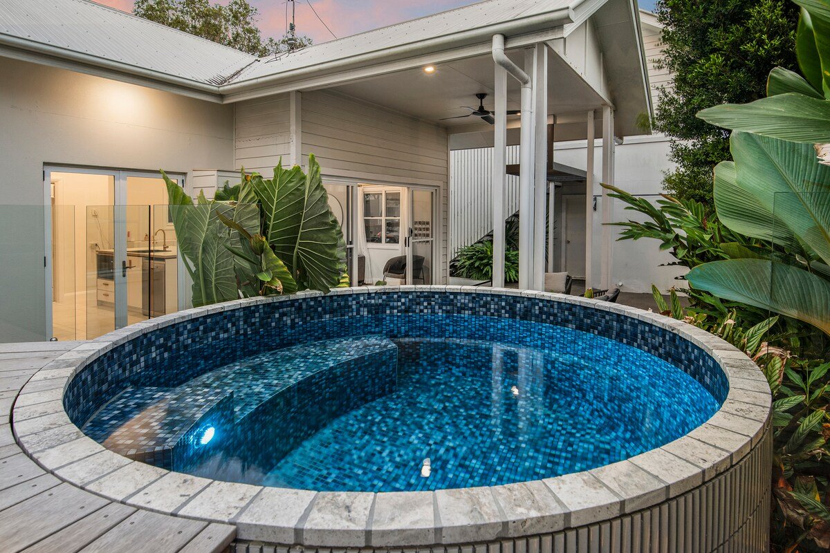 Modern Beach Oasis: Marcoola gallery image 3