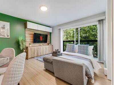 Chic 2 Bed 2 Bath Condo West End DT Free Parking!