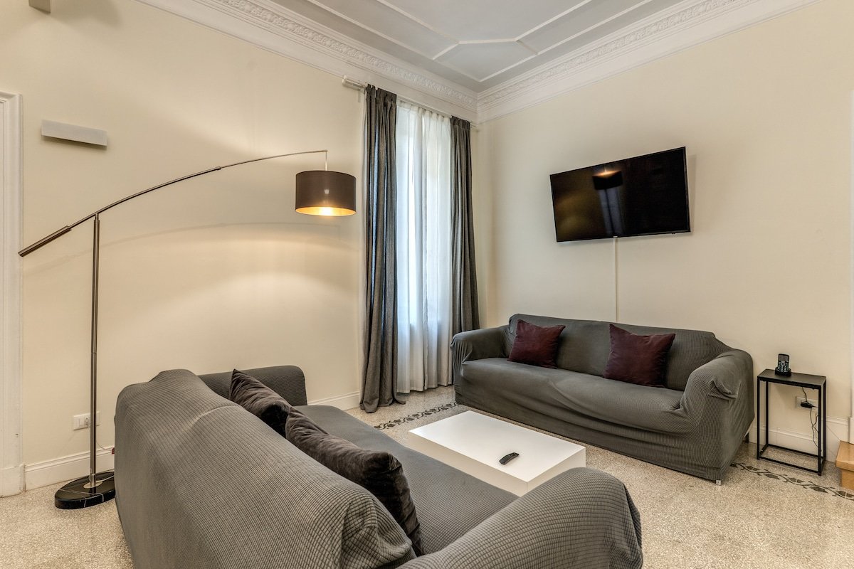 Modern Apartment Quirina 300 mt from Vatican gallery image 2