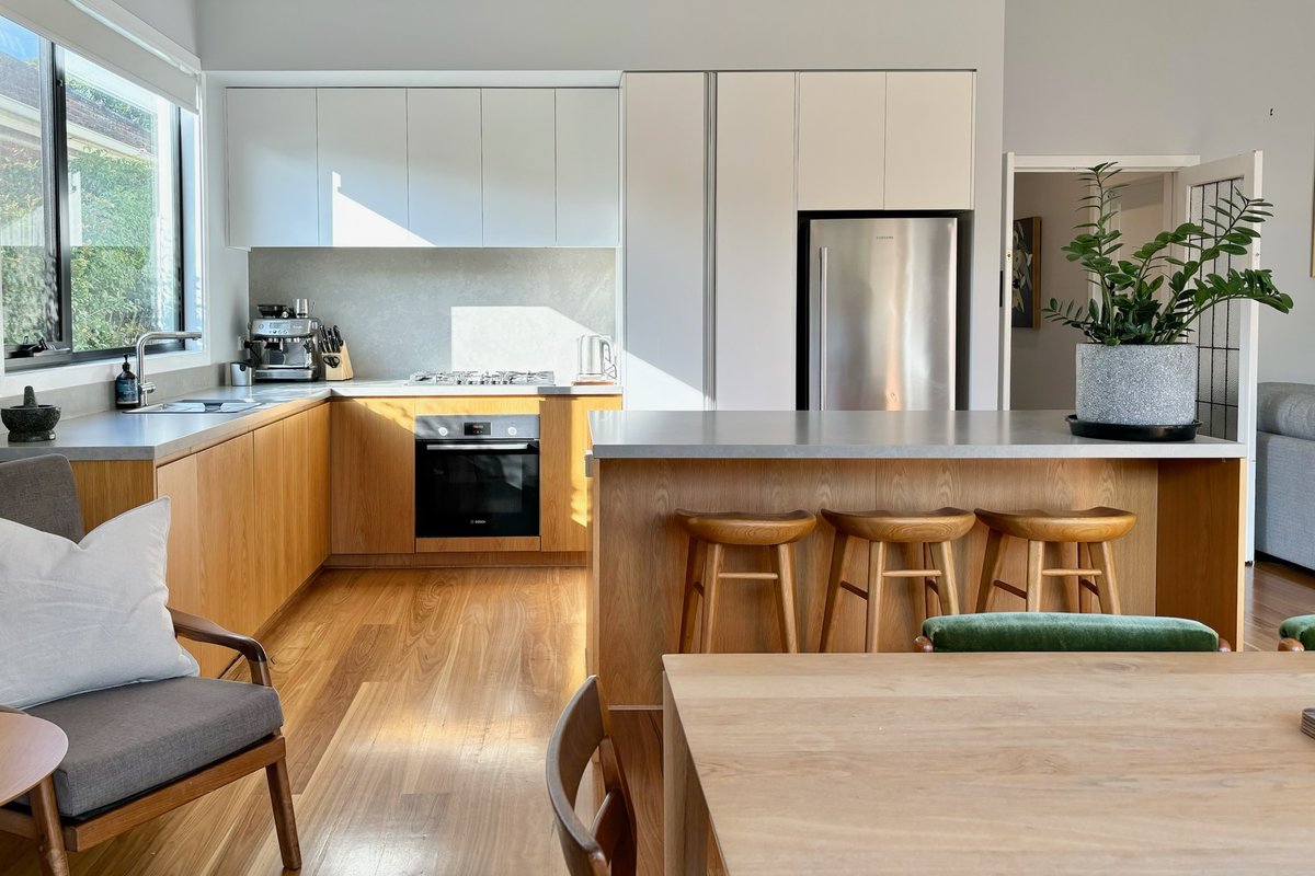 Renovated 3BR Bungalow, Near Train & Market