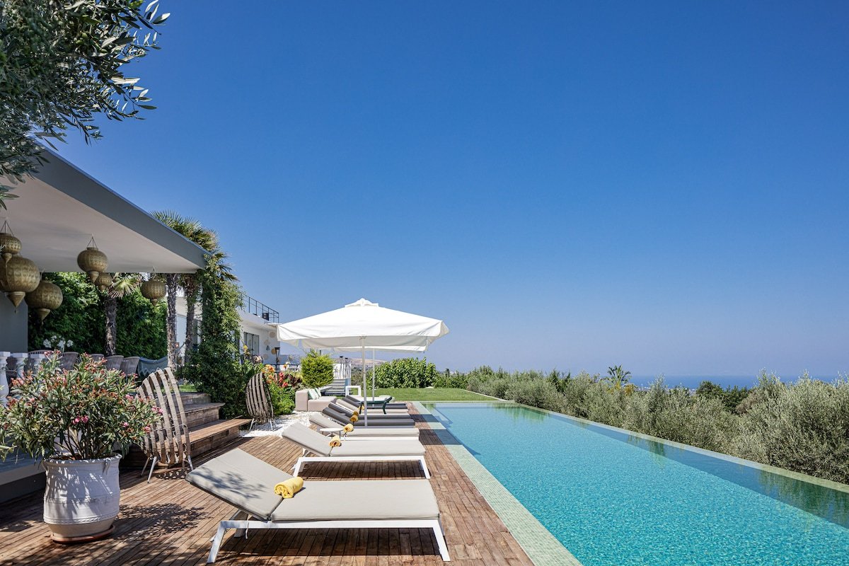 Villa Amnalys: Sea View Resort w/ staff by etouri gallery image 3