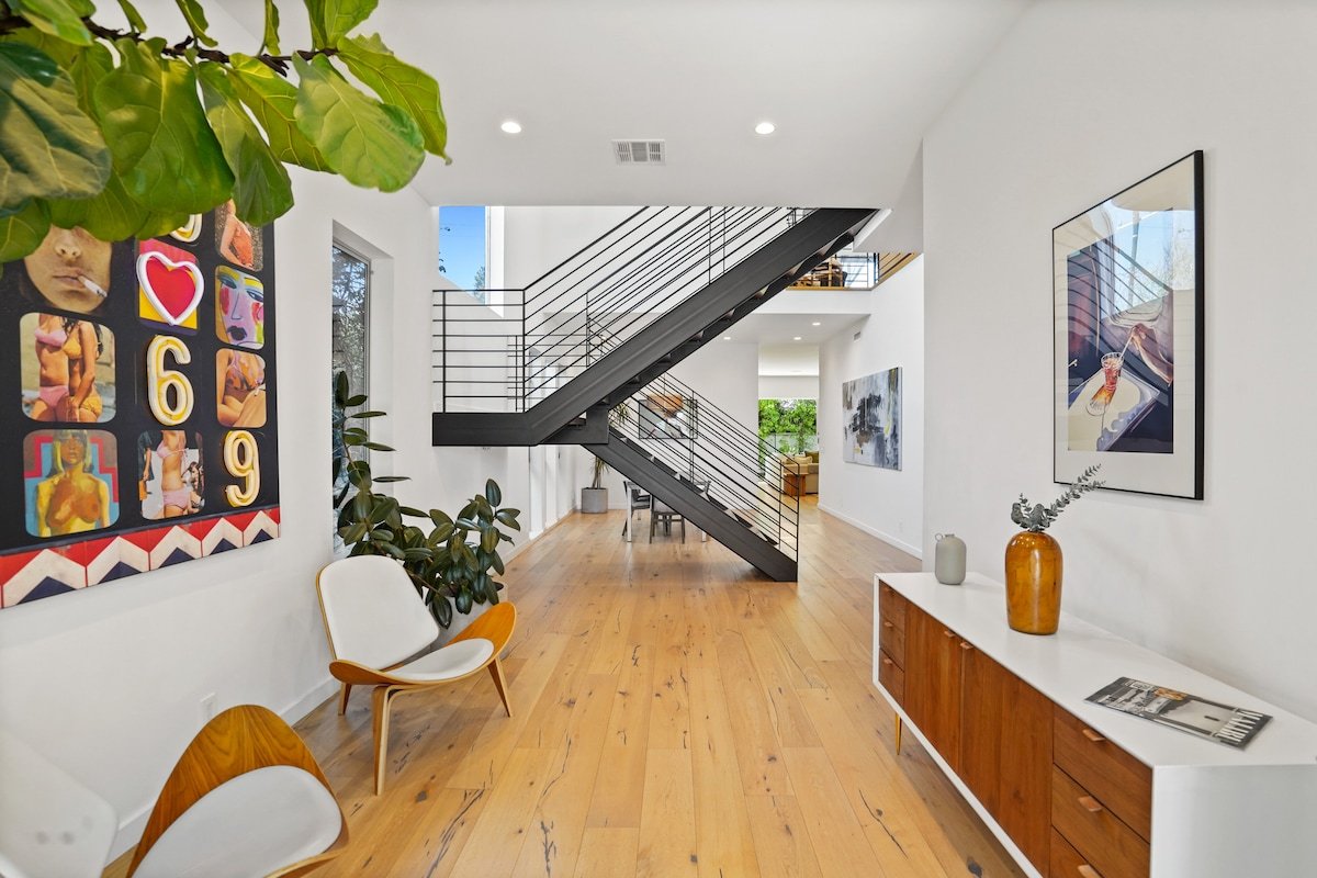 Vast Mar Vista Residence in Quiet and Safe Area gallery image 2