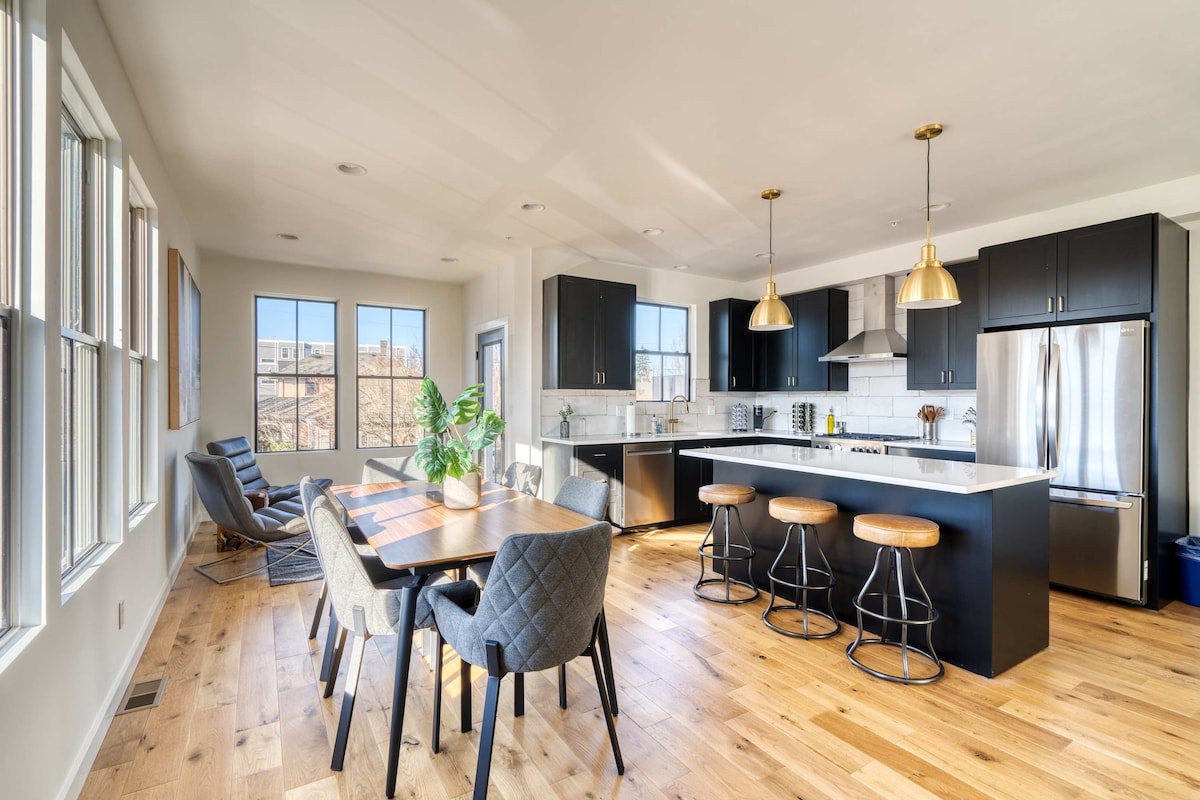 3BR Luxury • Parking • Chef’s Kitchen • Sleeps 8 gallery image 5