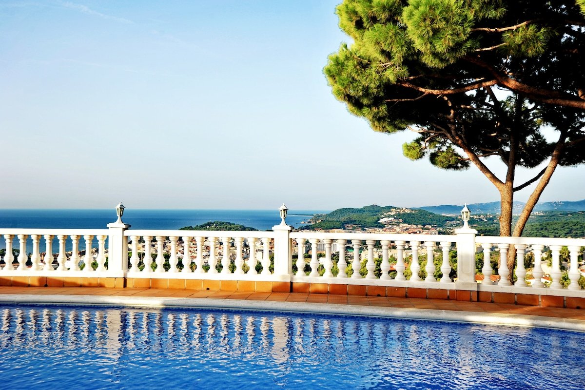 Villa Fluvia: 1200m city, swimming pool, sea view gallery image 4