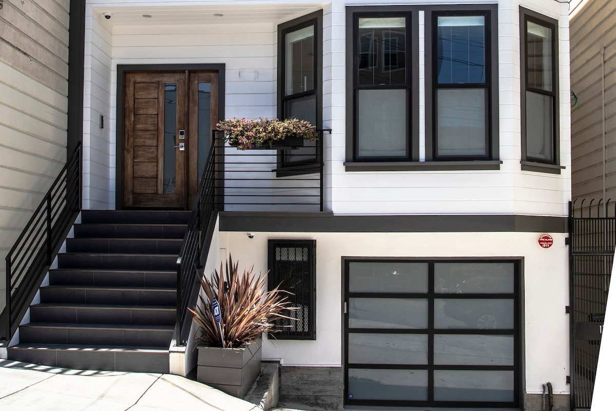 Stunning Family Luxury in Modern SF Victorian gallery image 2