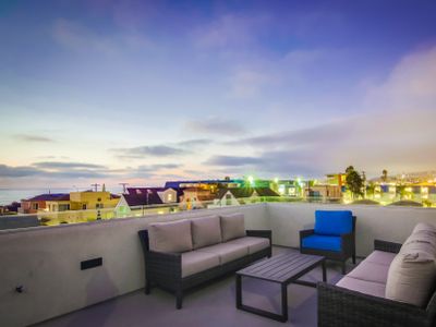 Modern Beach House Steps to Beach w/ Rooftop Deck