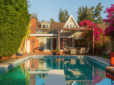 Artistic House in Upscale Neighborhood of Glendale