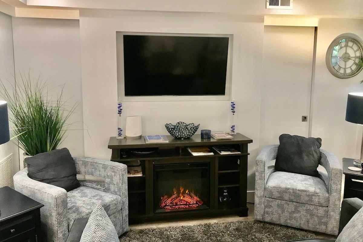 SUPER HOST- 220 5 star reviews Gorgeous 2bed 2bath gallery image 5