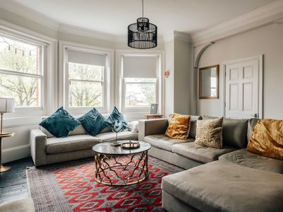 The Brontë Residence: 4BR Penthouse Knightsbridge