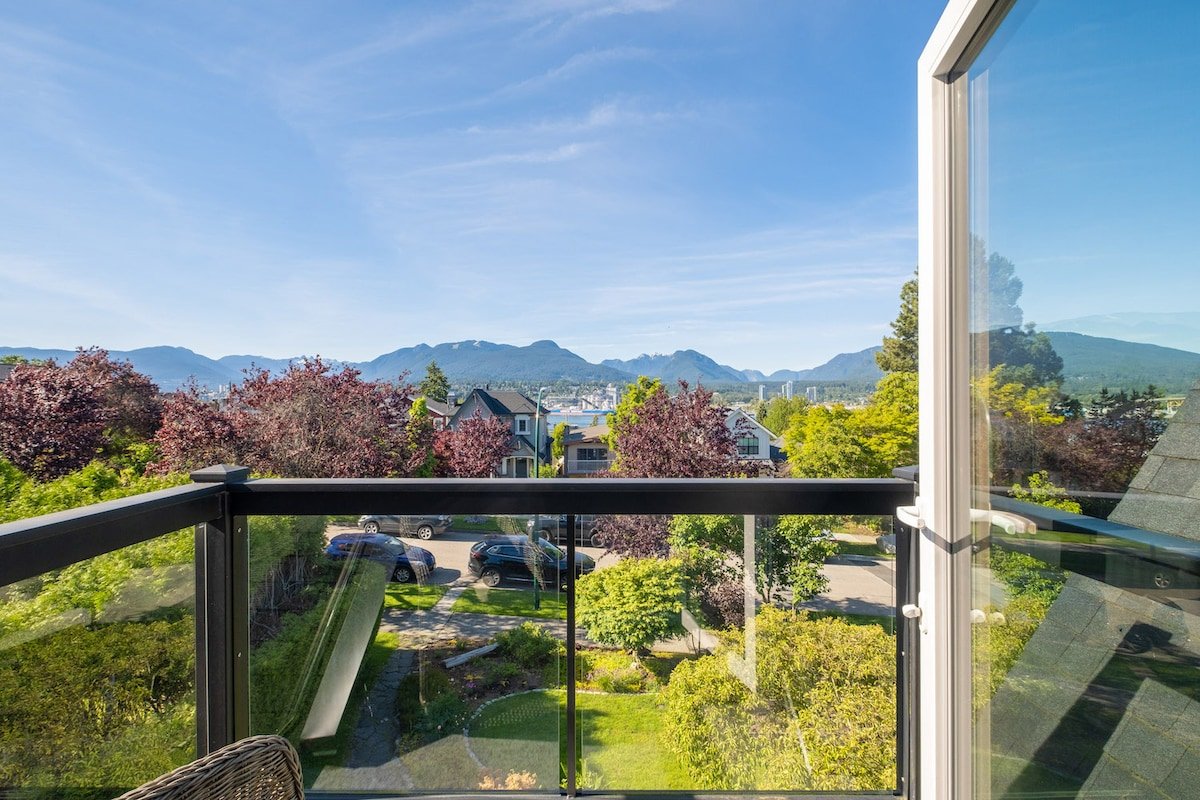 3 BR/2BTH, Near Downtown, Mountain Views gallery image 3