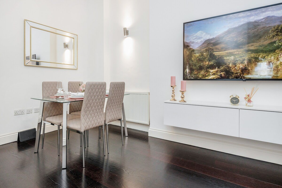 Spacious 2BR Townhouse Pavilion Road gallery image 3