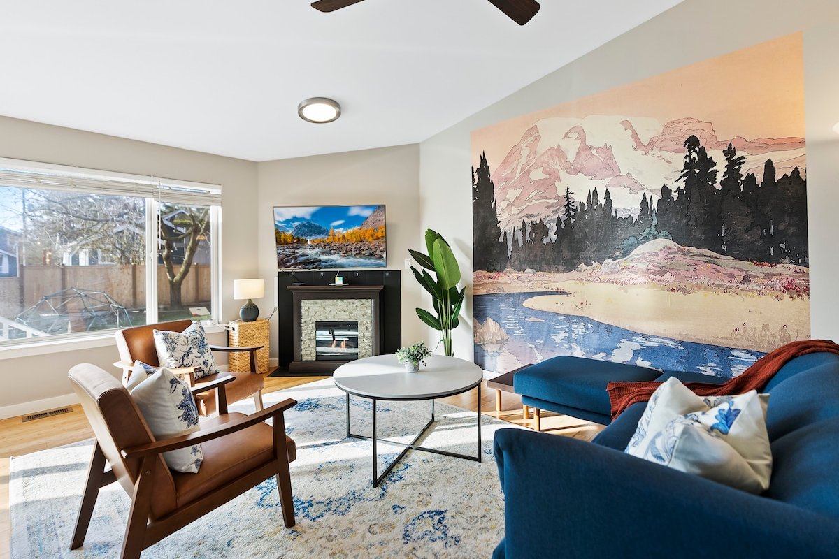 Modern 4BD home in Ballard with A/C, pet-friendly gallery image 3