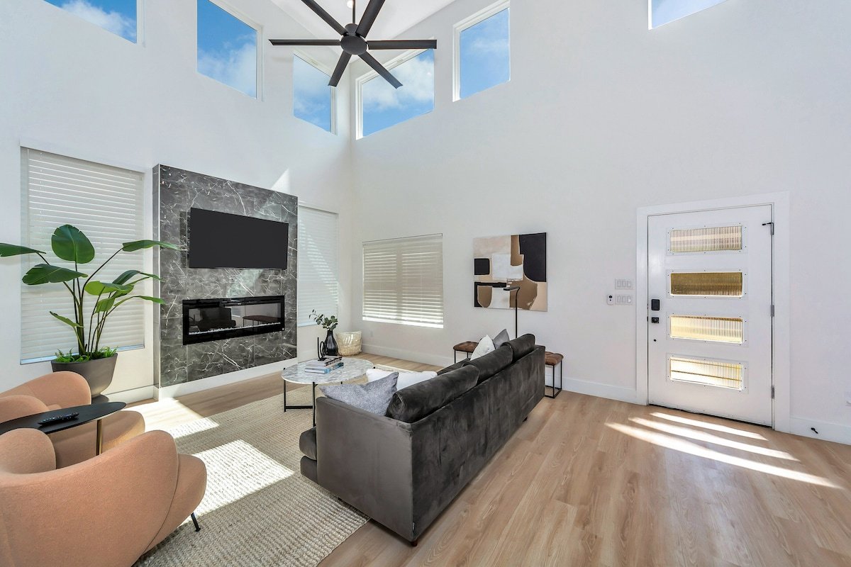 Modern 3 Br/3 Bth Near Downtown, Fair, Convention gallery image 4