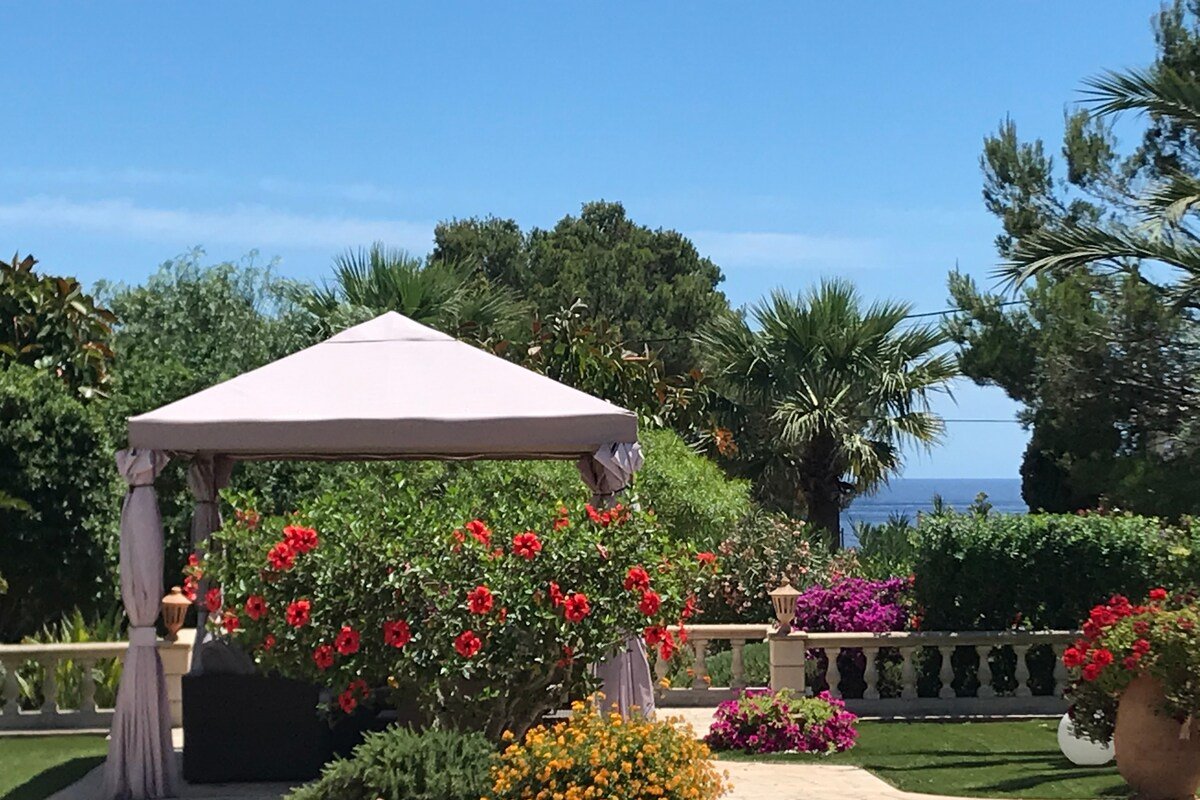 Hideaway with 100m² Pool in a Green Oasis gallery image 3