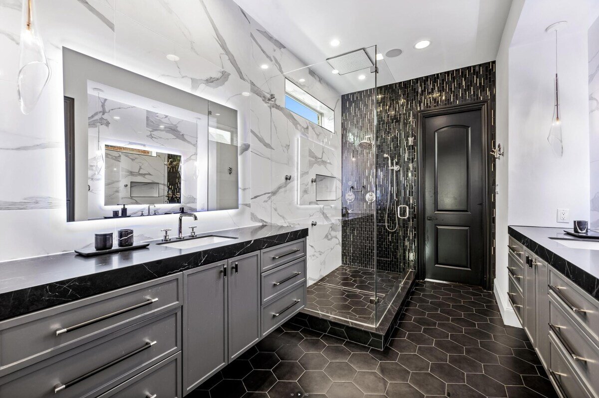 The Lux gallery image 5