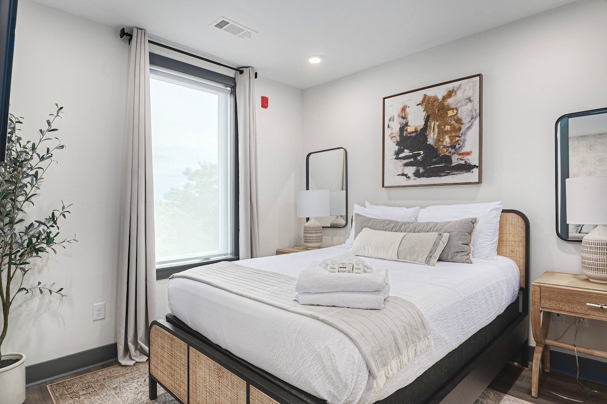 Luxury Downtown | Walk to Broadway | Comfort Beds gallery image 3