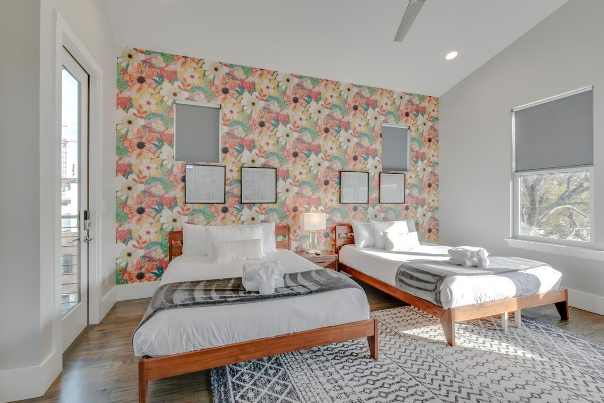 Spacious Gulch Mansion | Super Skyline Views gallery image 4