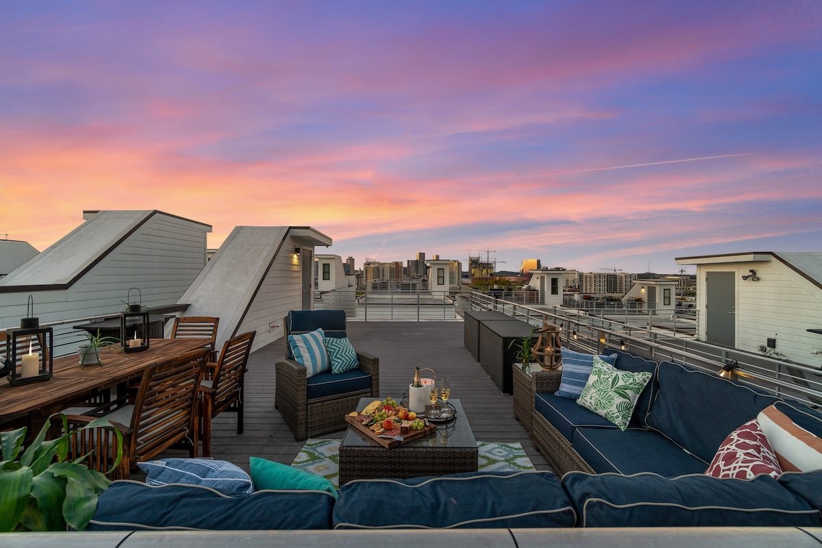 The Rooftop House Nash – Skyline View, Walkable! gallery image 4