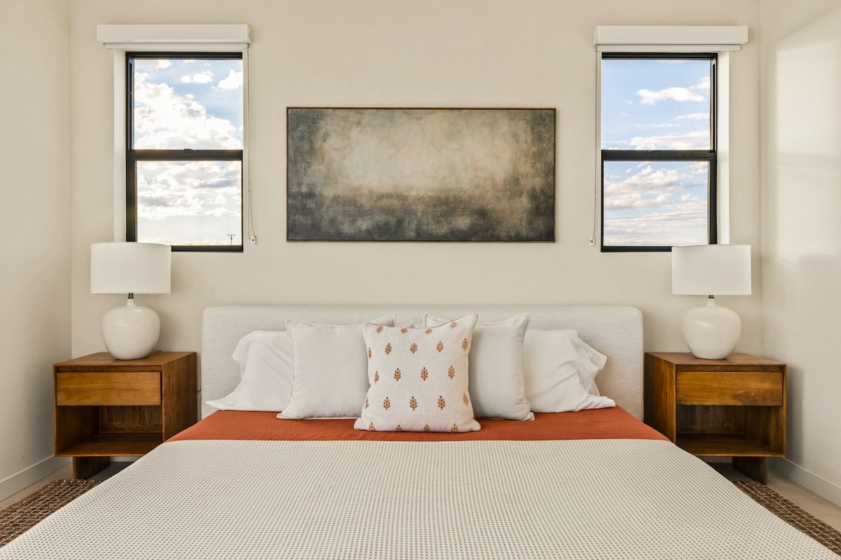 Alba · Pool, Spa, Fire Pit and Outdoor Movies! gallery image 2