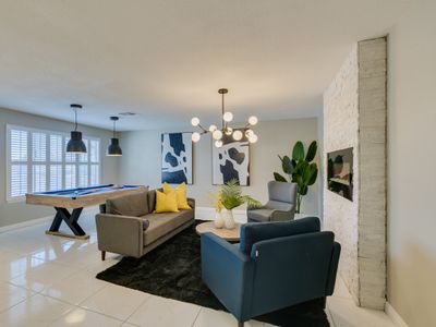 5BR/3BA Oasis w/ Pool, 2 Suites — 3.5mi to Strip