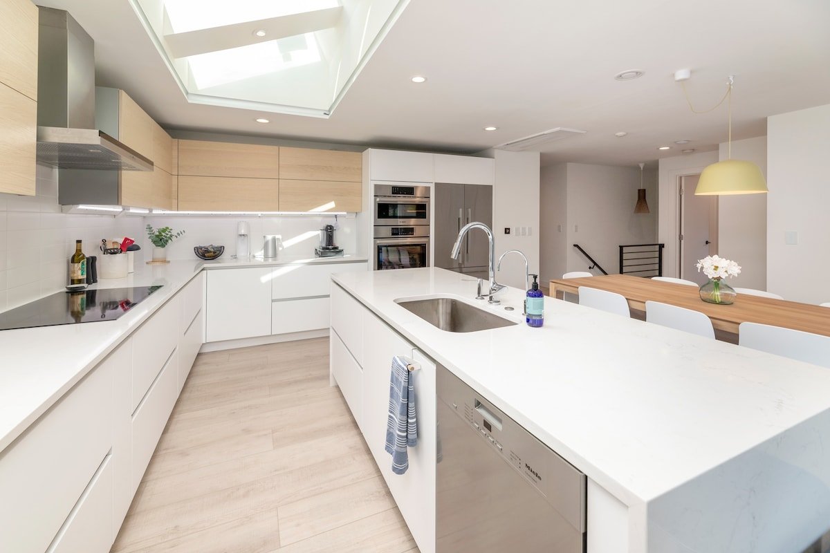 View Ridge resort-like modern urban haven+EV gallery image 5