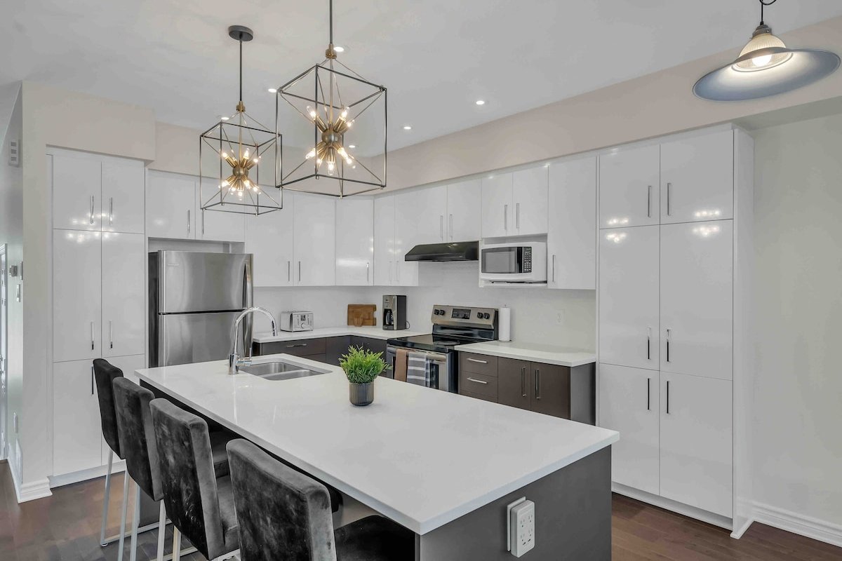 Luxury Modern Home in Ottawa! gallery image 4