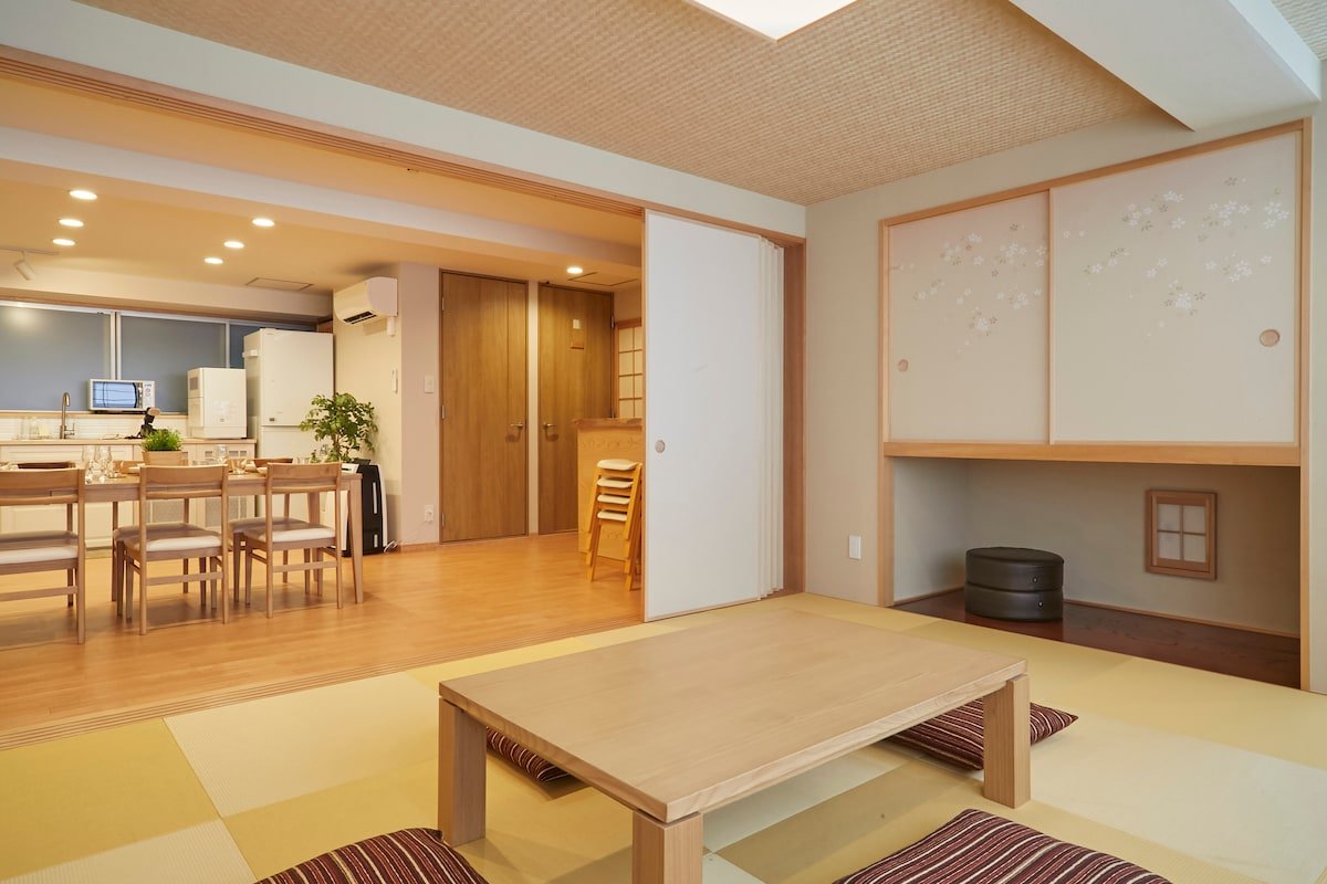 90sqm. Tatami, traditional Japanese style room gallery image 2