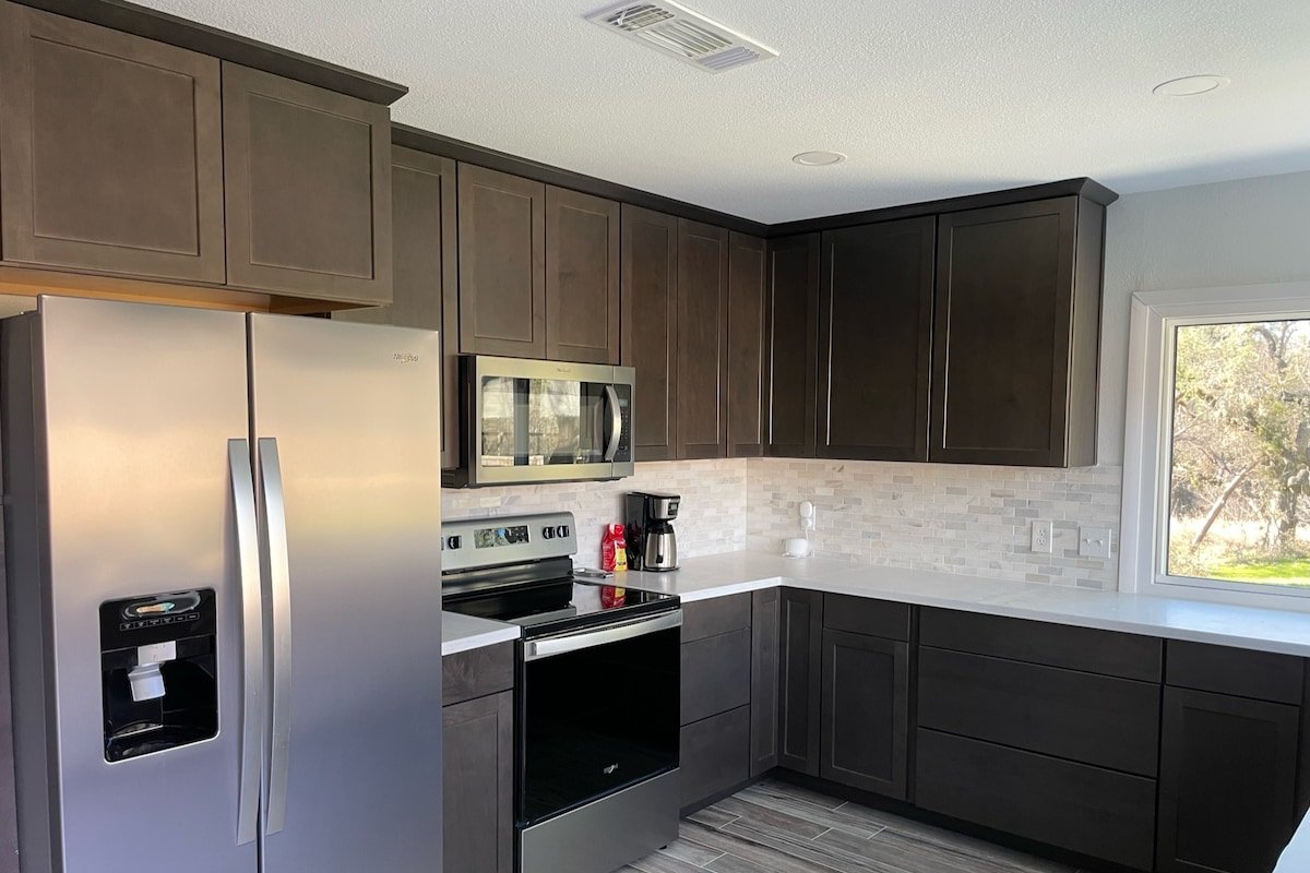 Kid-friendly, 3 Bedroom w/ Greenbelt Views gallery image 3