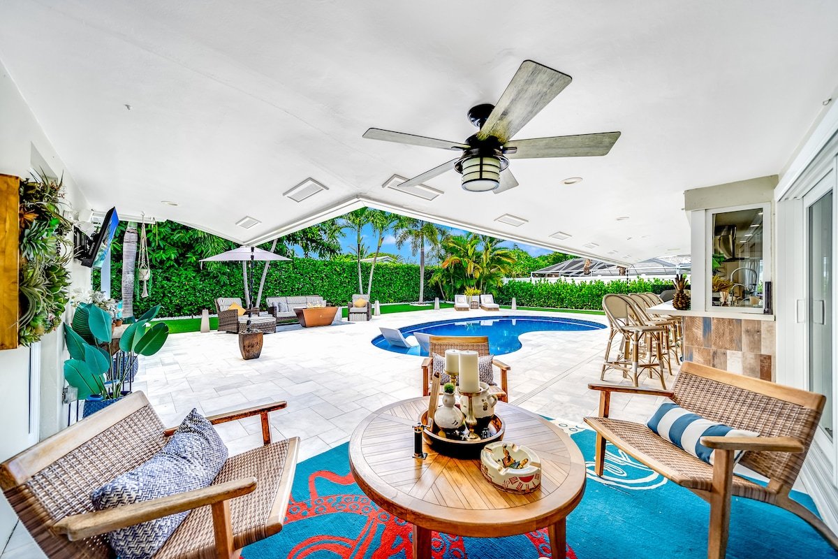 Heated SaltPool+HotTub! Golf Cart+1 Mile 2 Beach! gallery image 2