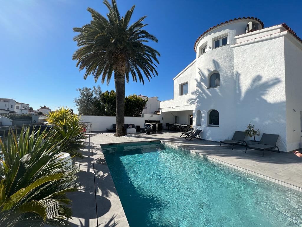 Villa à Empuriabrava 10/12 pers avec amarre 14 m gallery image 3