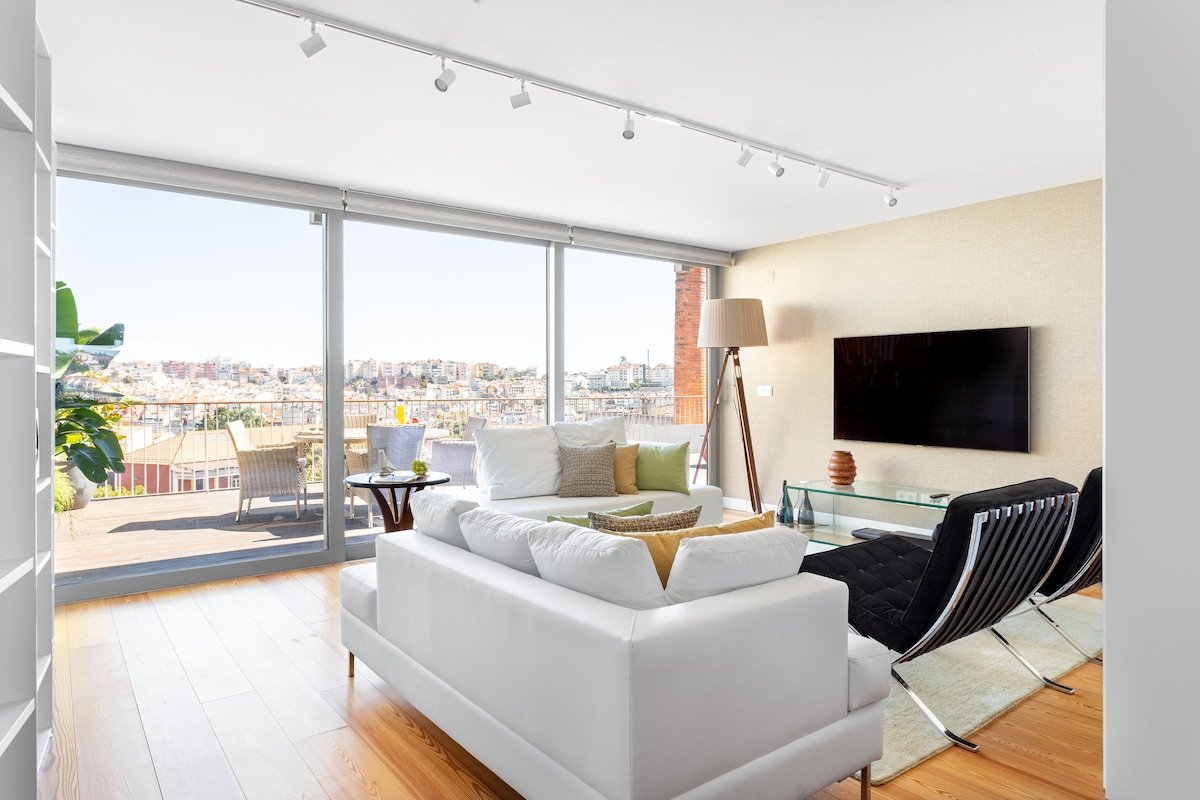 LUXURIOUS, BRIGHT & LARGE TERRACE WITH GREAT VIEW gallery image 3