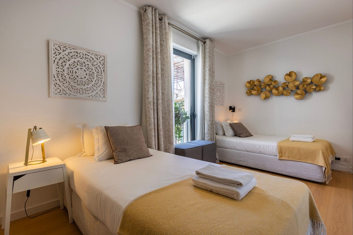 Panorama – Luxurious Penthouse by LovelyStay gallery image 5