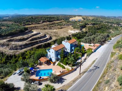 Blue Villa – 8 Bedrooms 2 Pools